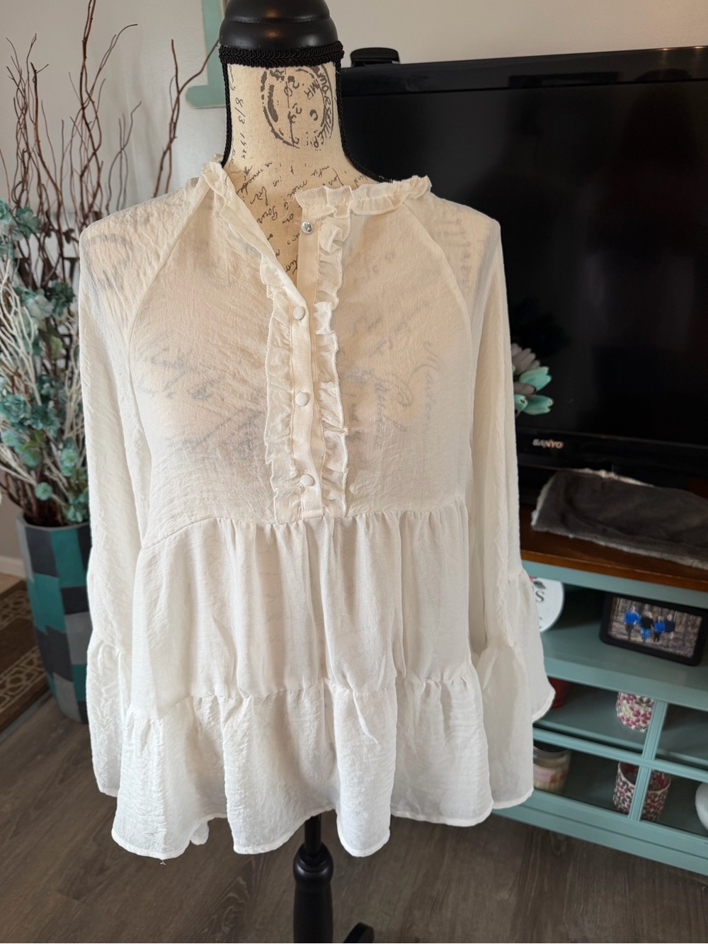 Easel Ivory Ruffled Tiered Peasant Blouse Size Small
